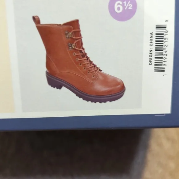 Universal Thread - Picture 1 of 8